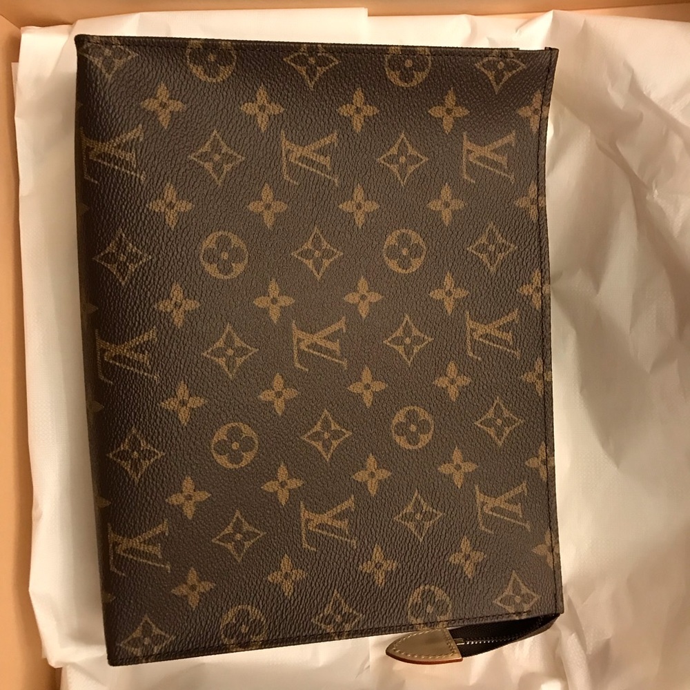 SOLD!!!!!! Louis Vuitton Toiletry Pouch 26